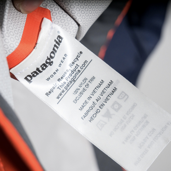 SOLD Patagonia - Torrentshell Jacket - Picture 7 of 8